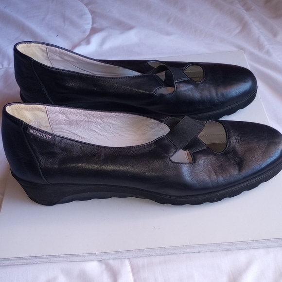 Mephisto Gazelle Black Leather Wedge - Picture 2 of 9